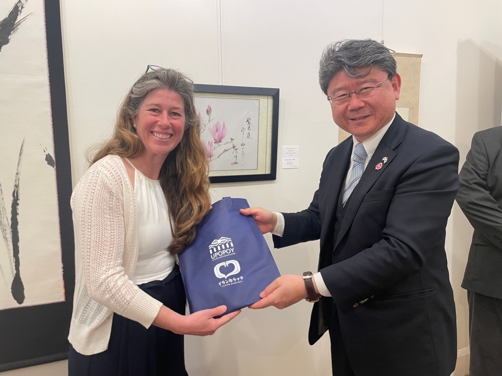 Consul General Takahashi and the niece of Mr Hooven