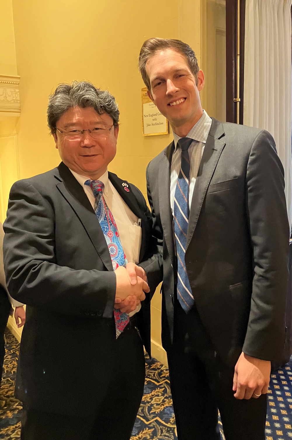 Consul General Takahashi Greets U.S. Representative Jake Auchincloss