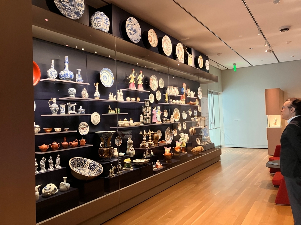 Deputy Consul General Minoya visits Peabody Essex Museum