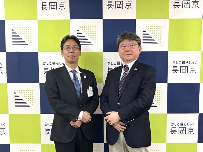 中小路長岡京市長と髙橋総領事