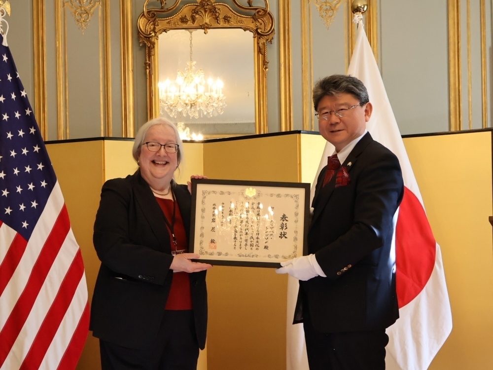 The Handover Ceremony of the Foreign Minister’s Commendation